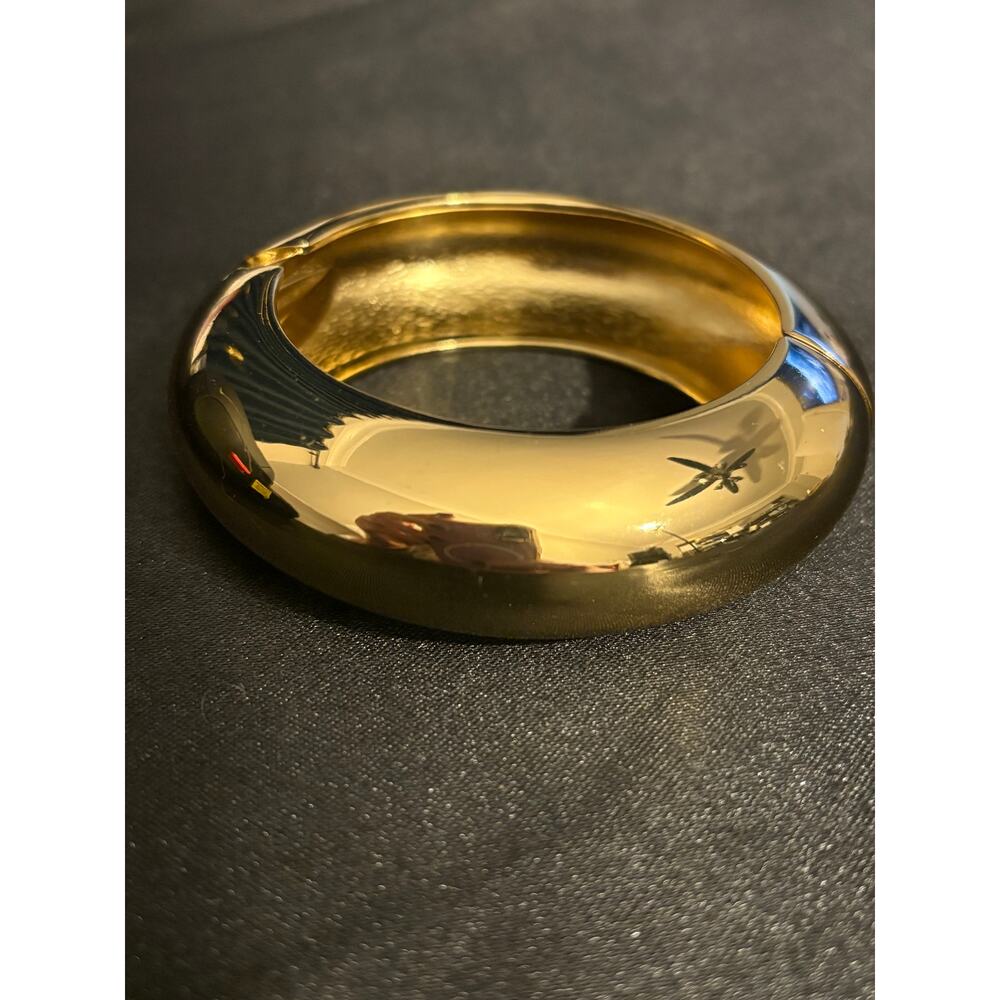 Vintage CHUNKY RUNWAY - Gold Tone Hinged Bangle Bracelet